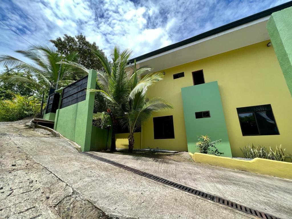 Yellow House Quepos Exterior foto