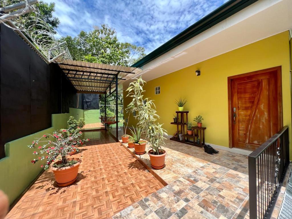 Yellow House Quepos Exterior foto