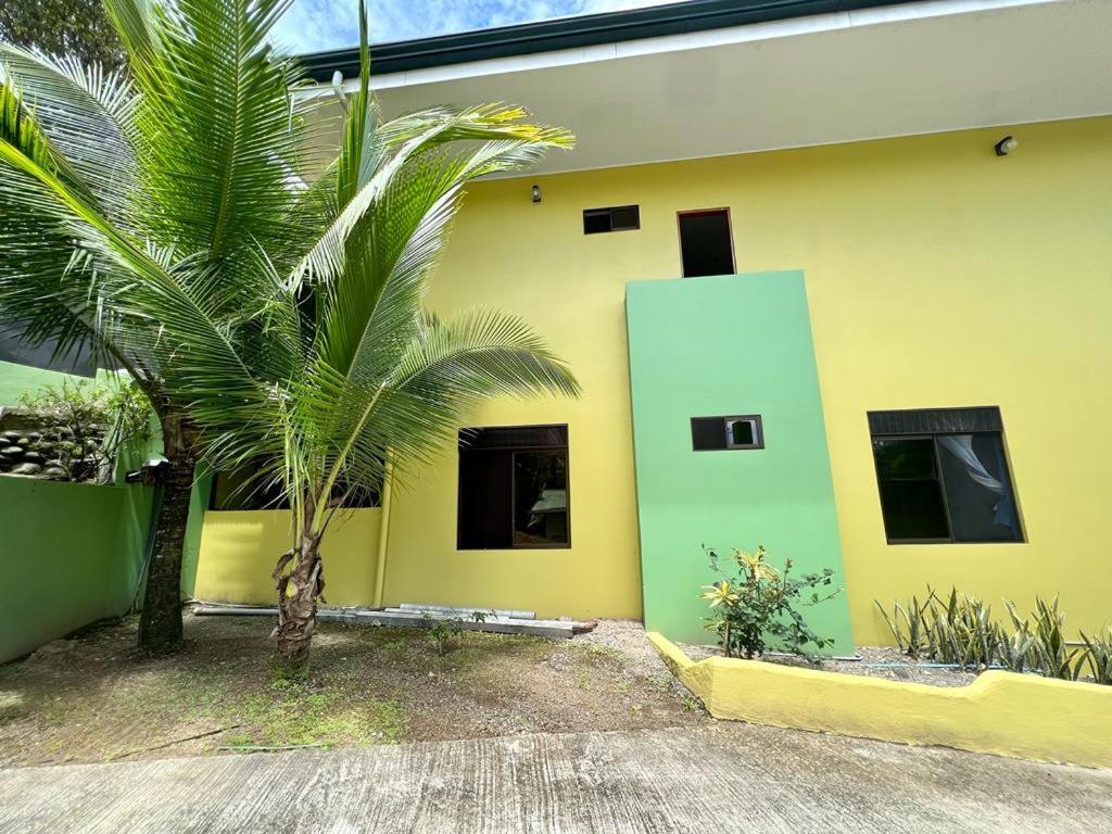 Yellow House Quepos Exterior foto