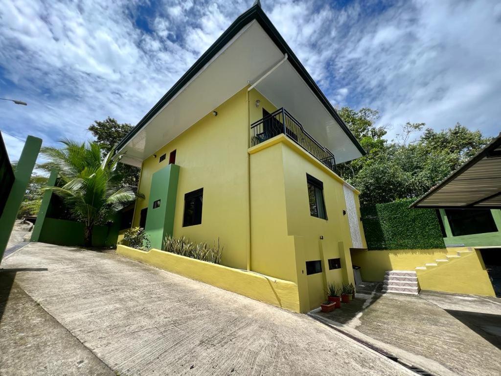 Yellow House Quepos Quarto foto